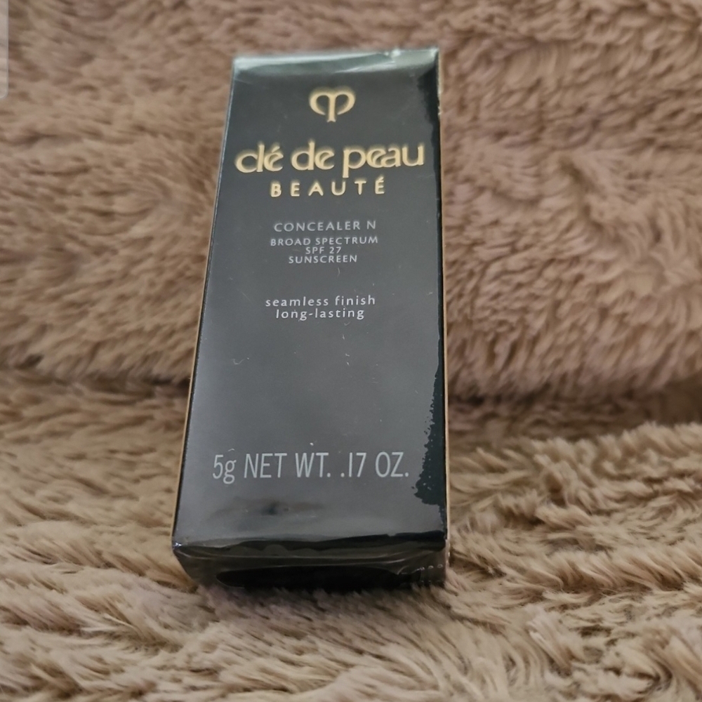 clé de peau Beauté Concealer N - Black & Gold Packaging